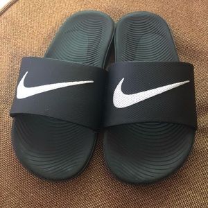 Nike Boys Sandals Size 4Y